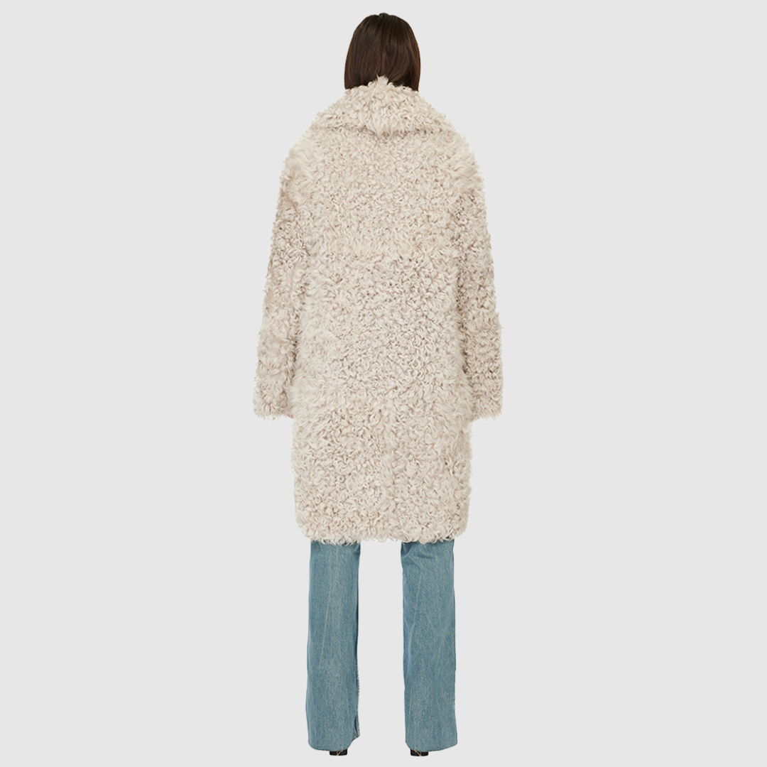 Reversible oversized toscana teddy Reverses to suede Drop shoulder Large notch collar Slash side pockets on toscana teddy side Single welt side pockets on suede side Front button closure