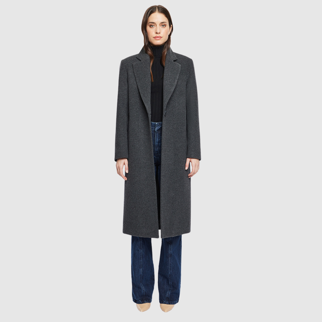 Introducing our carbon chic women's Italian wool cashmere blend jacket, perfect for winter. This single-breasted coat features a regular shoulder and a masculine-inspired fit, offering a chic yet timeless look. With a notch collar and back vent, it combines classic style with comfort. Single welt pockets add practicality, making this jacket an essential piece for any wardrobe. Ideal for women's fashion, it seamlessly blends warmth and sophistication.