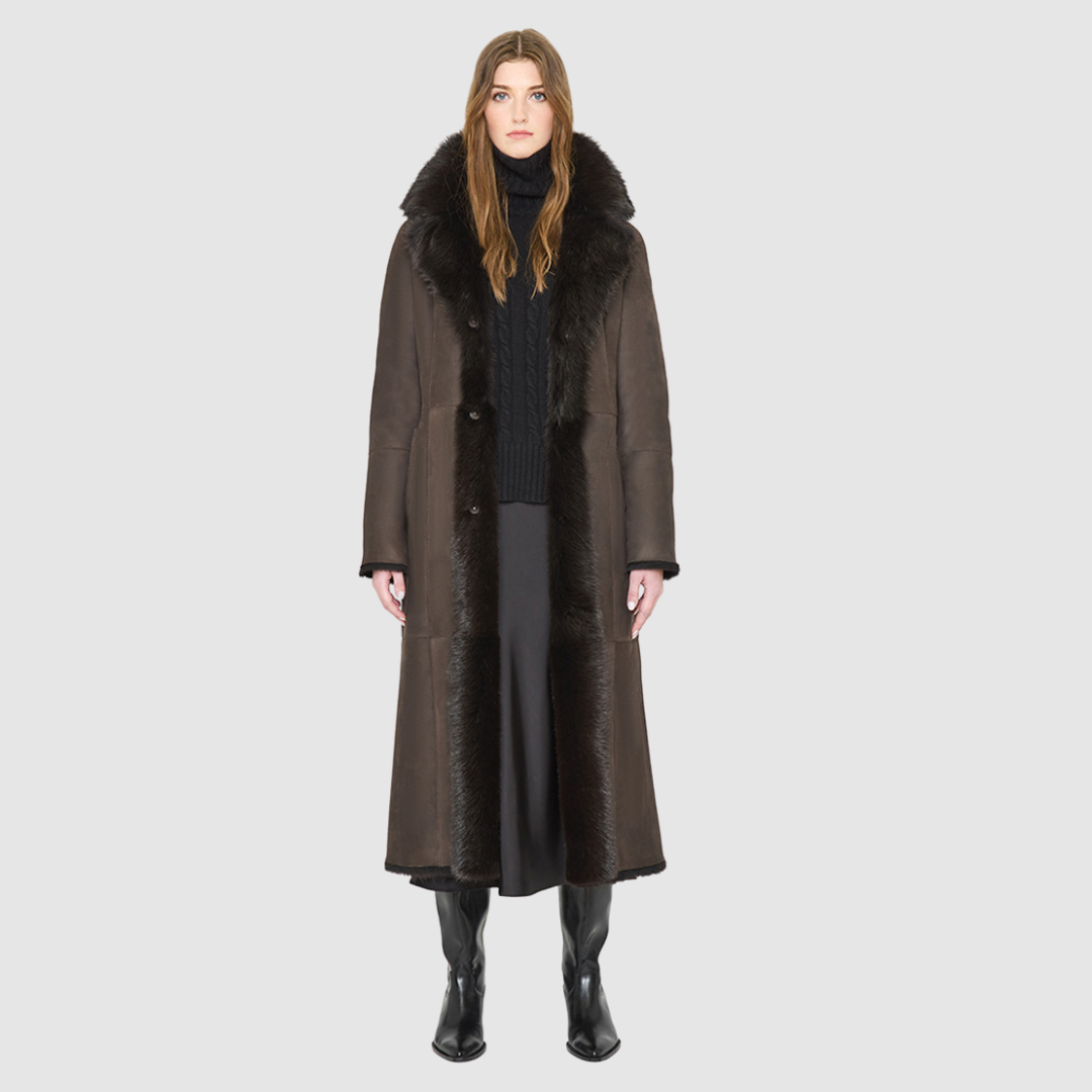 The MAEVE Coat is a heritage-inspired reversible outerwear piece crafted in chocolate suede and Toscana rasado teddy. Designed to flip seamlessly from plush wool-out to sleek suede skin-out, it offers versatile styling for both everyday wear and après-ski sophistication. A drop shoulder provides ease of movement, while the fit adapts—regular when worn wool-out and semi-fitted when worn skin-out. An oversized Toscana wool notch collar and slash pockets on the teddy side
