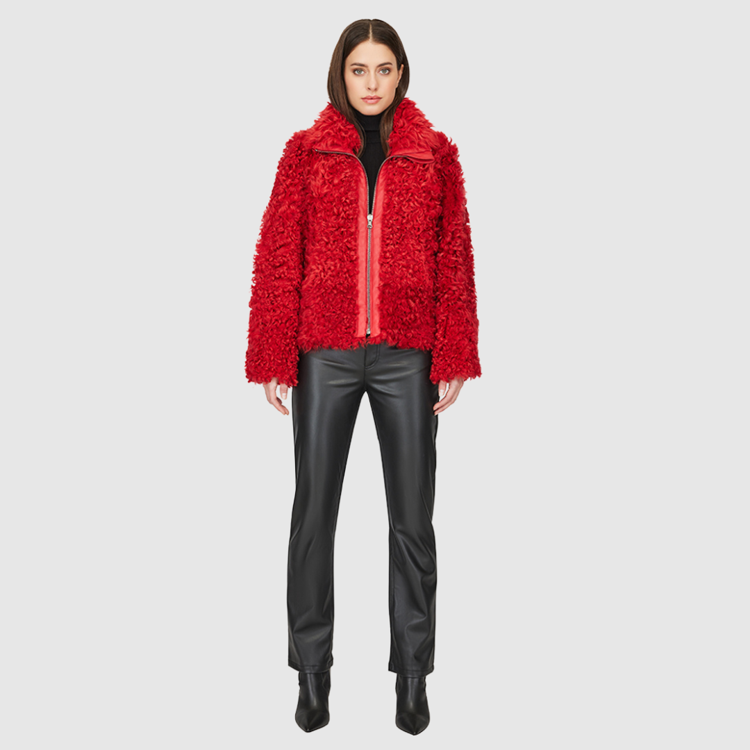 This cropped teddy jacket features a reversible design, with wool-out on one side and nappa-out on the other. The relaxed shoulder, spread collar, and slash side pockets provide comfort and functionality, while the front zip closure adds a practical touch.