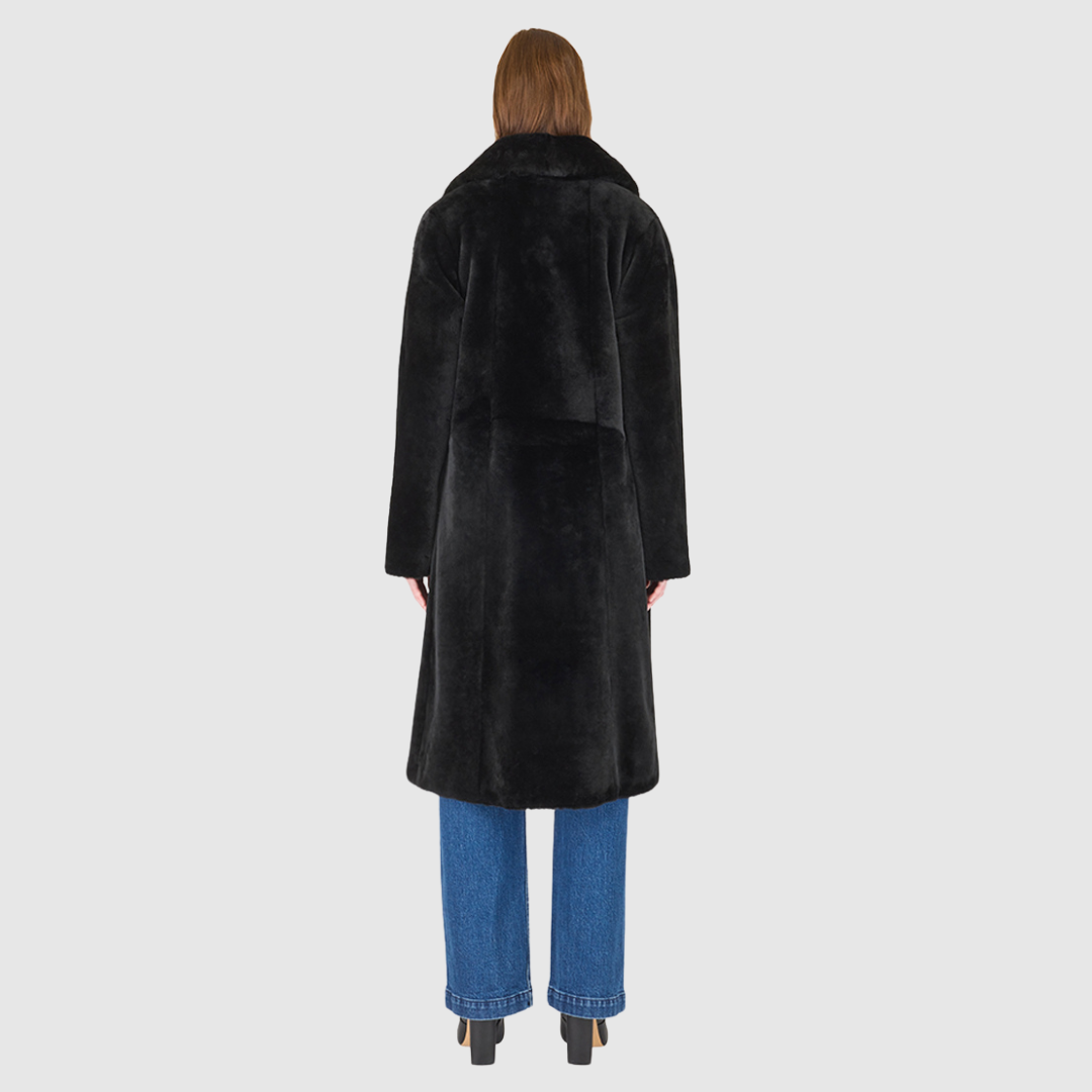 This timeless HiSO Prado Jet Iron Wool Coat features vintage-inspired design elements such as a notch collar, relaxed dropped shoulder, and a tie belt at the waist. It also boasts practicality with large side patch pockets and a front button closure.