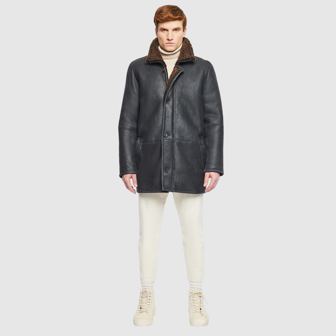 Shearling nappa with curly wool Straight cut through the torso Zippered stand collar Two way zip closure Buttoned placket Interior zip pocket Regular fit