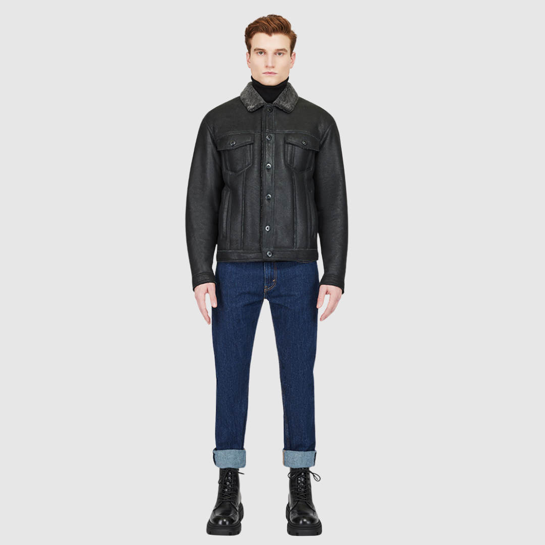 Semi-suede with curly wool collar Regular shoulder Fitted through shoulders and chest Notch collar Buttoned cuffs and chest pockets Interior pouch pocket Single welt side pockets Front button closure