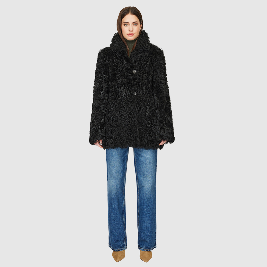 This reversible jacket features a curly toscana rasado teddy on one side and a semi suede skin-out on the other. When worn with the wool-out side, it has a relaxed fit, but when worn with the skin-out side, it has a regular fit. It also includes a spread collar, slash side pockets on the toscana teddy side, patch side pockets on the semi suede side, and a 4 button front closure.