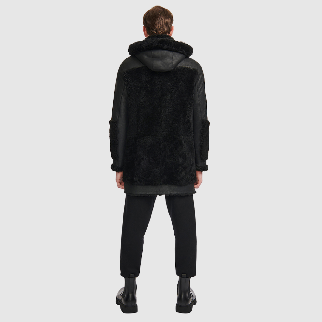 Mixed media parka Slightly oversized fit Removable hood Contrast curly wool out detail Regular shoulder Zip closure Oversized patch pockets