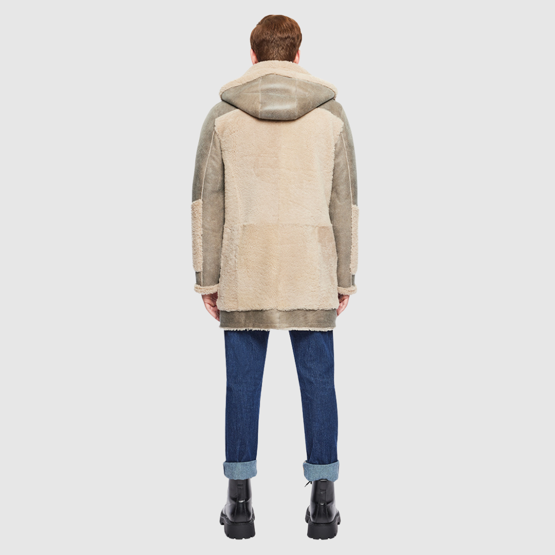 Mixed media parka Slightly oversized fit Removable hood Contrast curly wool out detail Regular shoulder Zip closure Oversized patch pockets