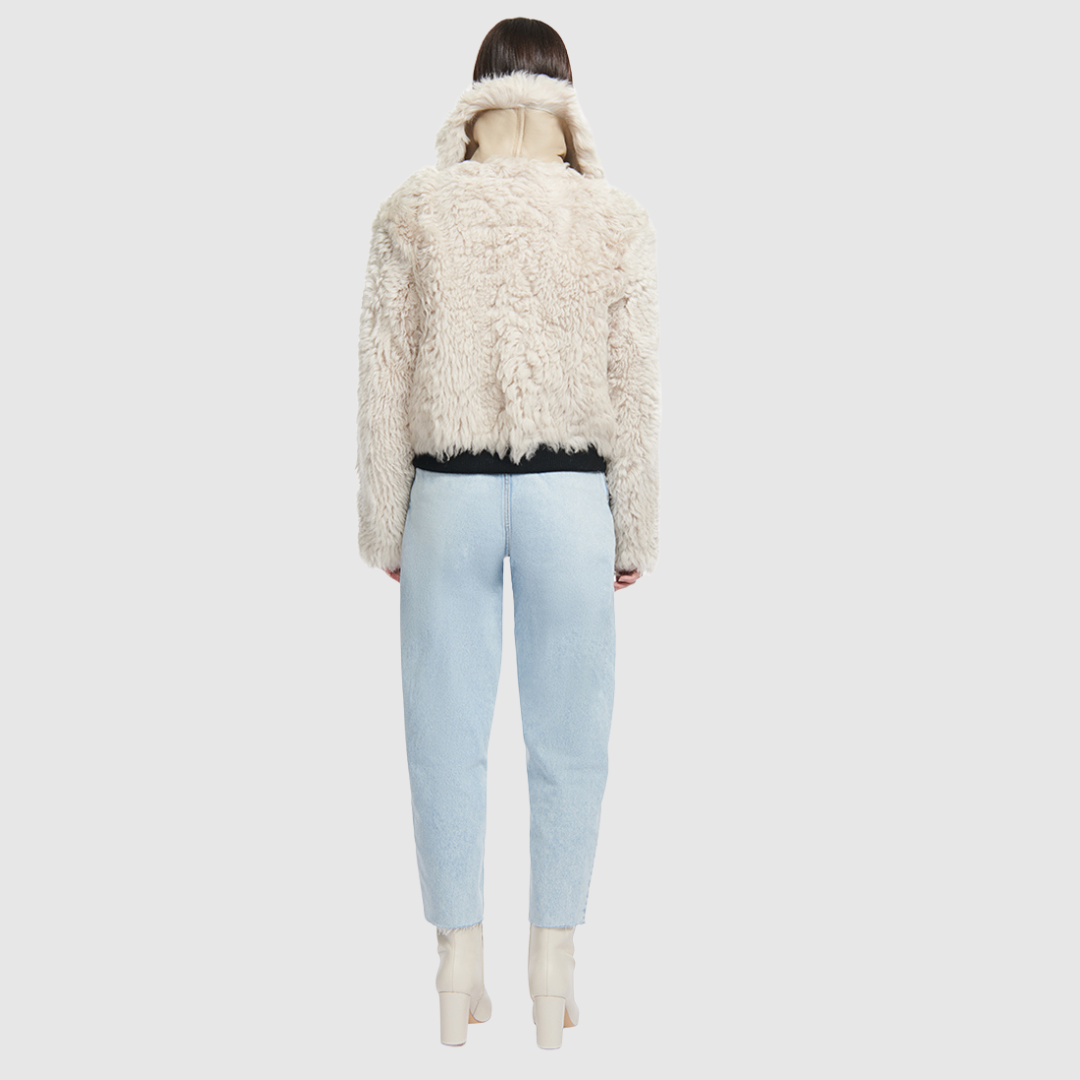 This HiSO Parma Parchment Shearling Bomber boasts a stylish design with a drop shoulder and Nappa leather trims. Made with curly toscana wool-out material, it features slash side pockets and a front zip and button closure for convenience and functionality.