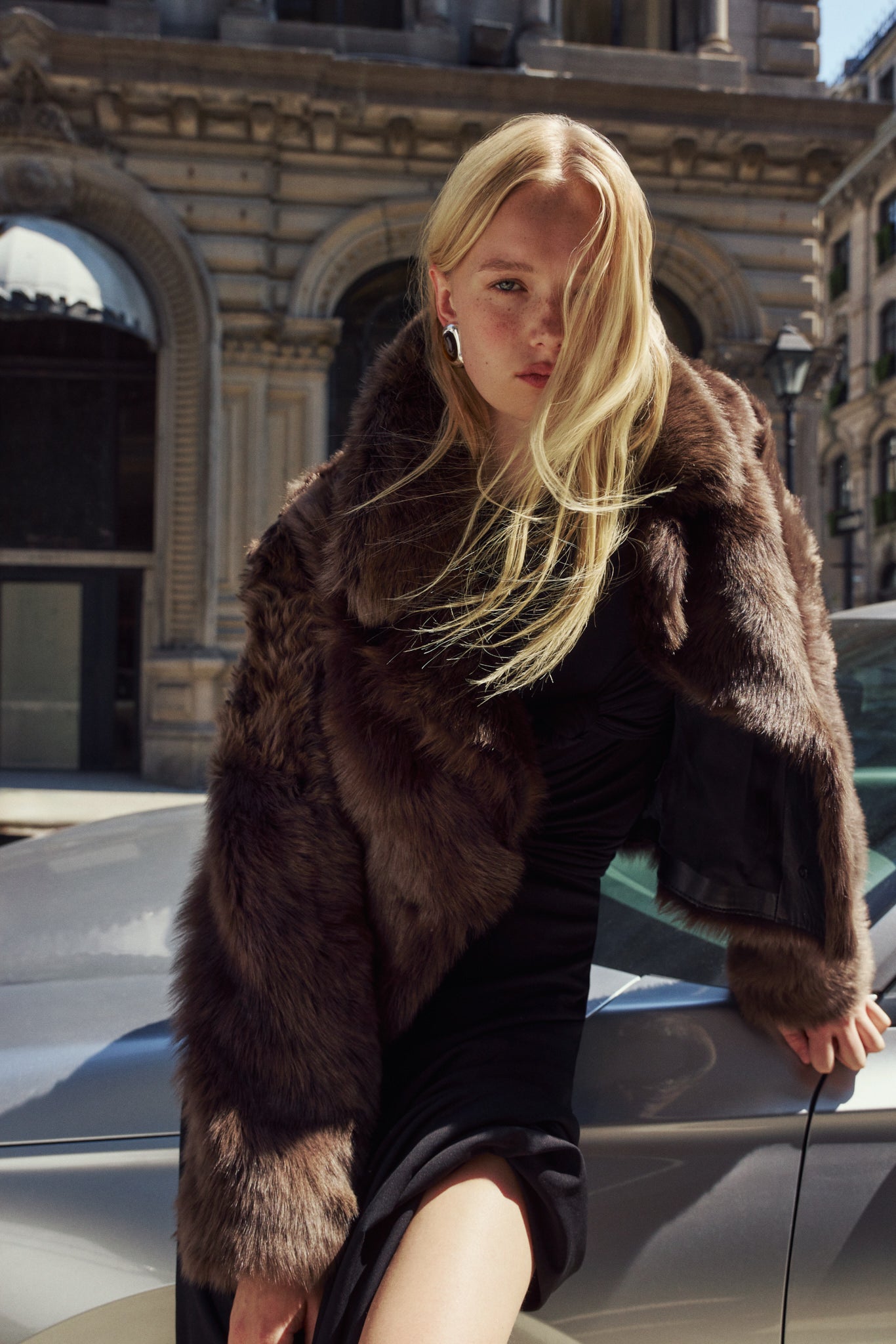 The NIKKI Bomber Jacket is a modern cropped silhouette crafted in luxurious toscana wool. Designed with a drop shoulder and a relaxed fit through the shoulders, arms, and body, it delivers effortless volume and an easy, natural drape. An oversized toscana notch collar and single-breasted button closure give it a clean, minimalist finish, while slash side pockets add everyday functionality. Fully lined for comfort, NIKKI is the ultimate statement jacket for sophisticated cold-weather layering.