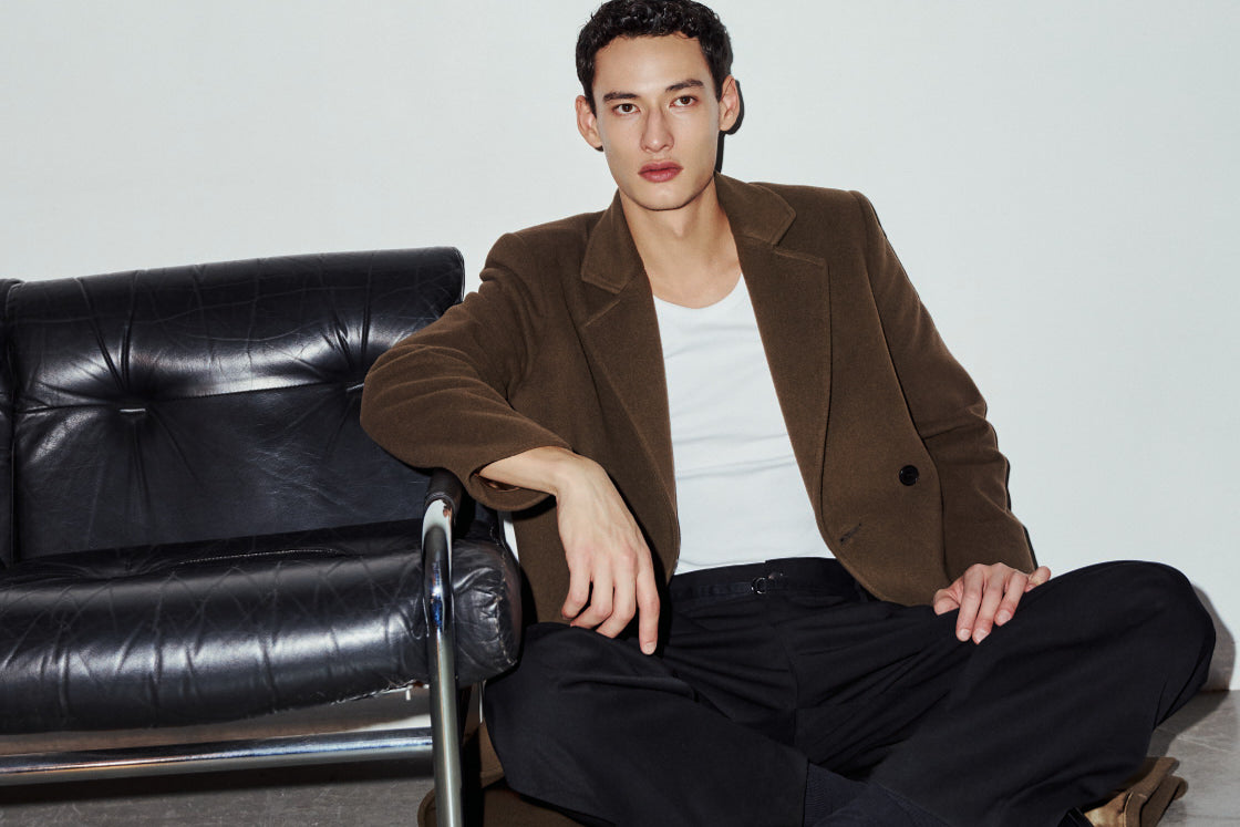 The ATLAS Coat is a heritage-inspired longline double-breasted coat crafted in rich forest green wool cashmere. Designed for a regular-fit fit with structured shoulders, classic notched lapels, and a straight silhouette, ATLAS combines refined sartorial structure with modern luxury.