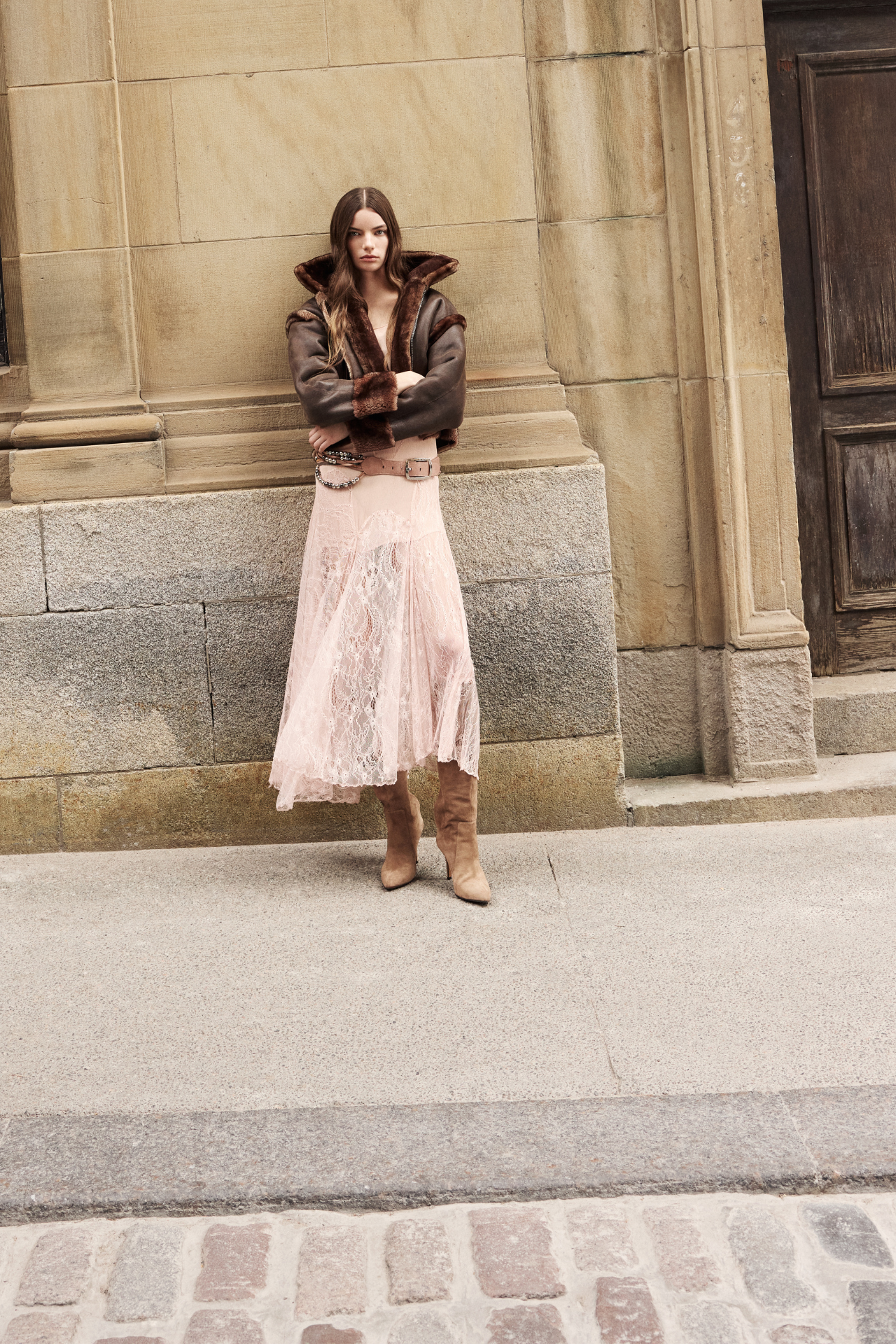This stylish women's jacket is a versatile piece of outerwear: a reversible oversized cropped jacket in the rich burma color, featuring a unique ironed wool and nappa leather combination. This fashionable coat boasts a trendy drop shoulder and is subtly tapered at the hem. It includes a standard front zip closure, along with convenient side and interior zip pockets. The warm ironed wool out detail and sleek nappa offer two distinct looks in one reversible jacket. A chic and practical outerwear option.