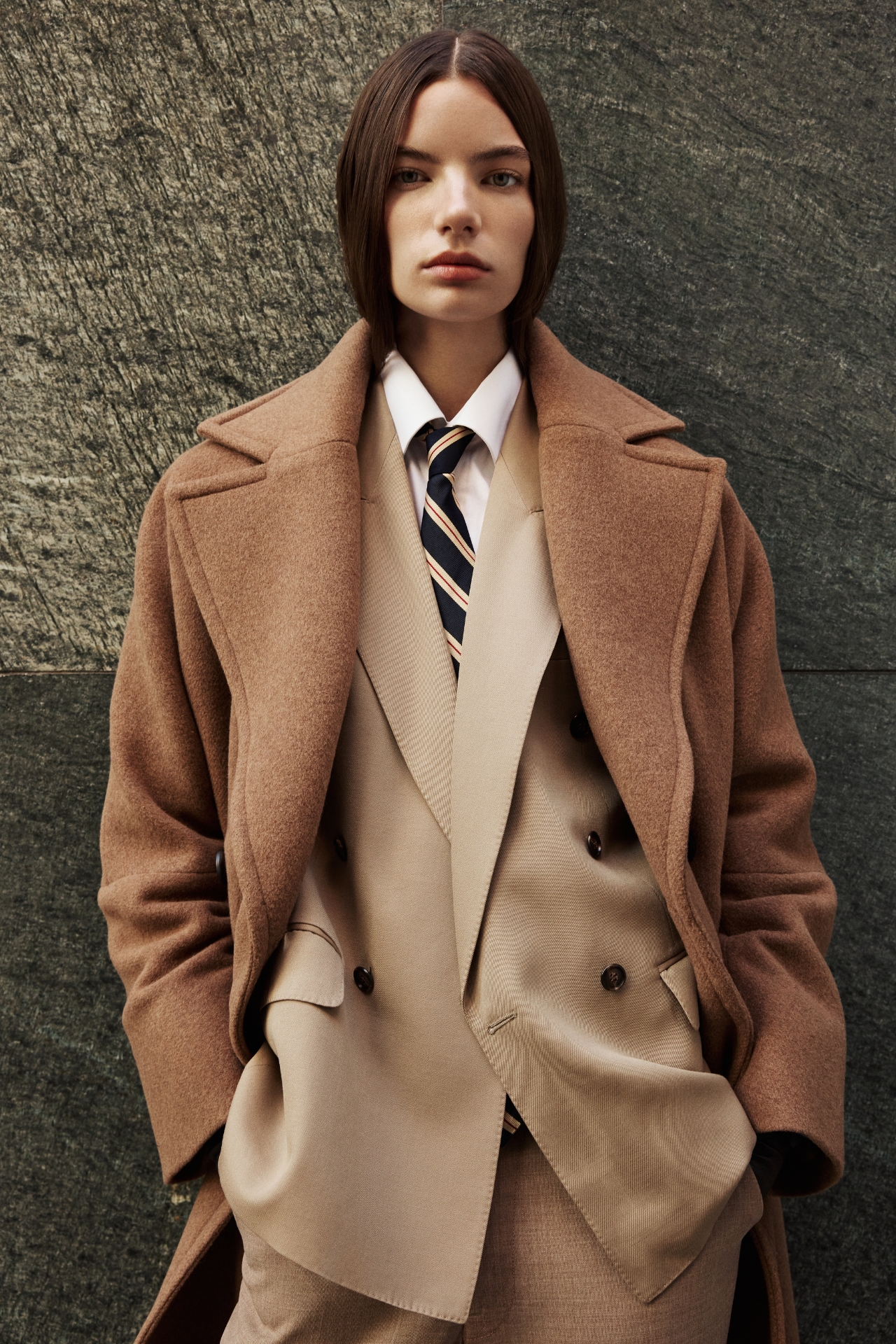 This elegant women's coat is a sophisticated piece of outerwear crafted from a luxurious Italian wool cashmere blend. This longline coat features a relaxed fit and an oversized fit through the shoulders, arms, and torso, complemented by a stylish drop shoulder. The classic double-breasted design is enhanced by a large notch collar and practical single welt pockets. A back vent adds ease of movement to this refined wool coat. This versatile coat offers both warmth and timeless appeal. A must-have jacket.