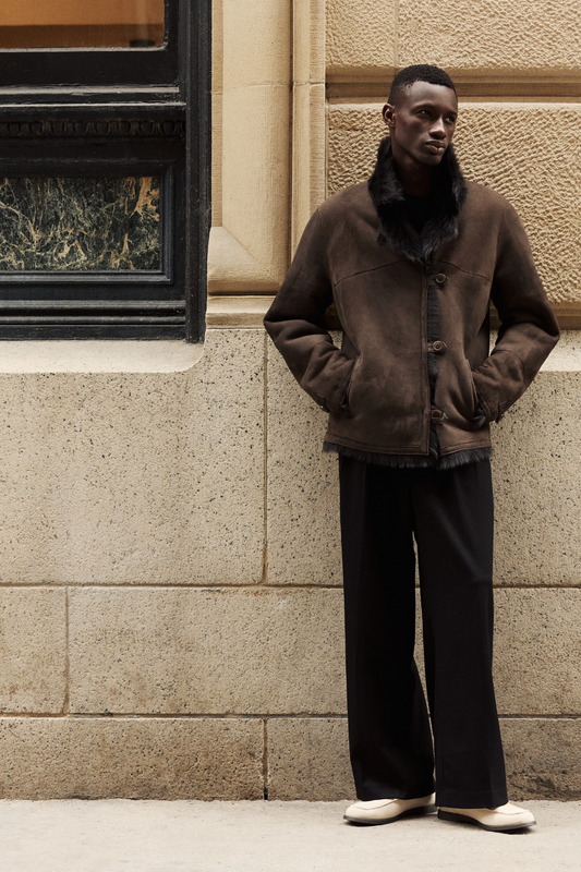 This stylish men's jacket is a luxurious piece of outerwear crafted from Toscana shearling. This fashionable coat features a classic, hip-length silhouette, a secure button closure, and practical slash pockets. The soft and warm shearling provides exceptional comfort and style. This shearling jacket is a must-have outerwear option for a sophisticated look.

