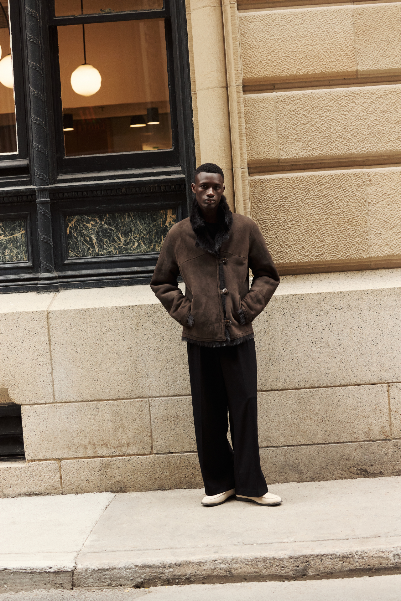 This stylish men's jacket is a luxurious piece of outerwear crafted from Toscana shearling. This fashionable coat features a classic, hip-length silhouette, a secure button closure, and practical slash pockets. The soft and warm shearling provides exceptional comfort and style. This shearling jacket is a must-have outerwear option for a sophisticated look.
