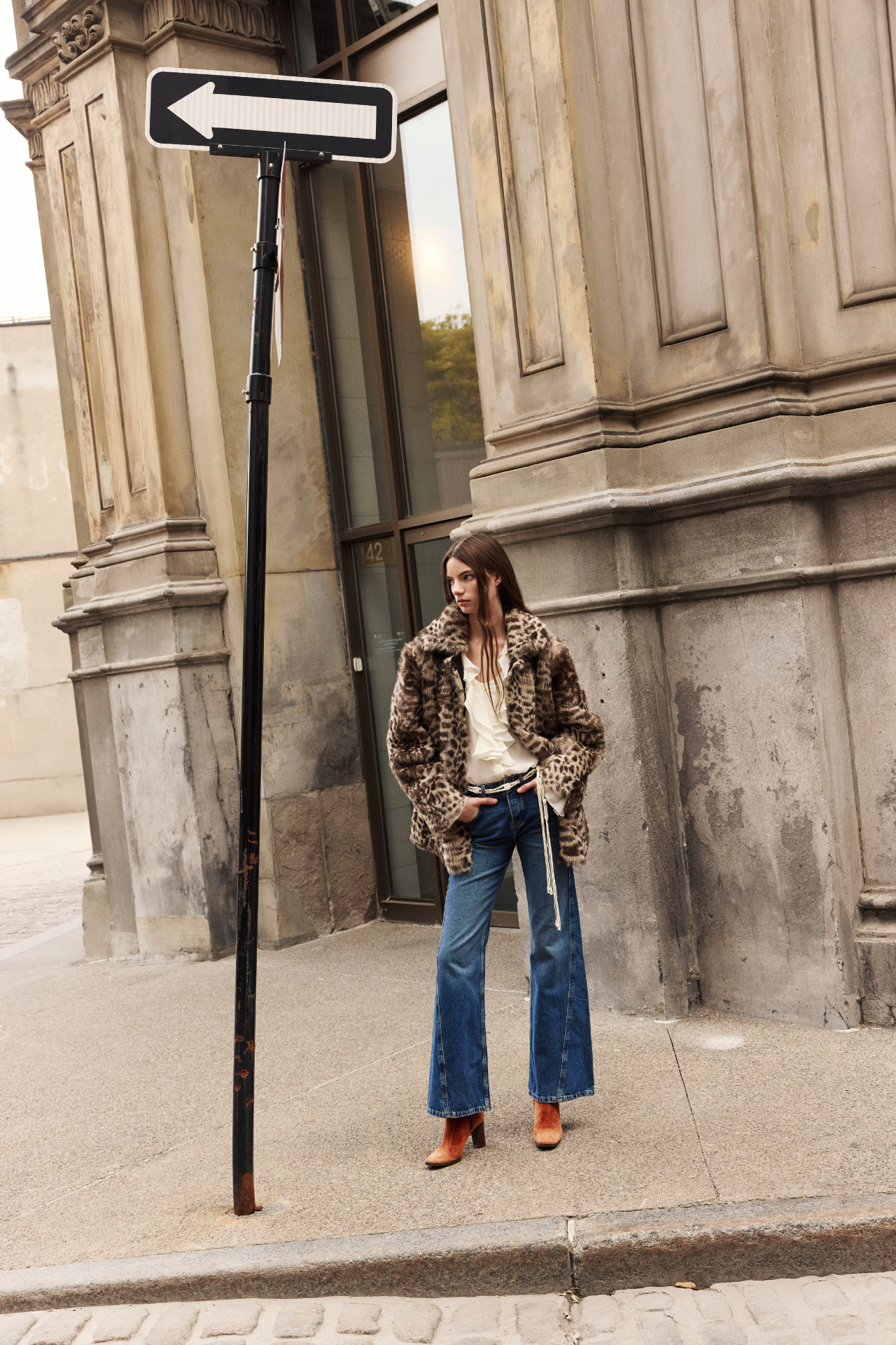 This stylish women's jacket is a versatile piece of outerwear: a reversible design featuring leopard Toscana shearling on one side and sleek suede on the other. This fashionable coat offers two looks in one. The shearling side provides a relaxed fit, while the suede side offers a regular fit. It features a spread collar, slash side pockets on the Toscana teddy side, and patch side pockets on the suede side. A front button closure completes this chic reversible jacket. A must-have outerwear option.