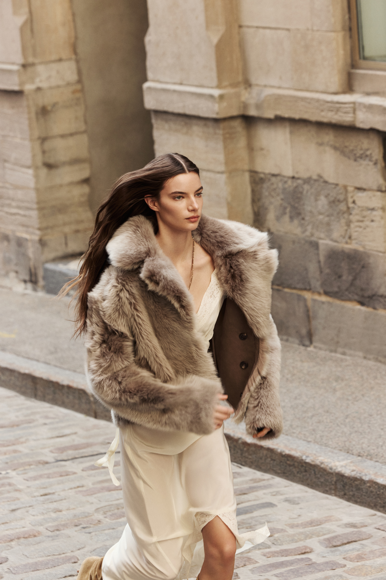 This luxurious women's jacket is a versatile piece of outerwear: a reversible shearling jacket in a stylish taupe hue. This fashionable coat features a cropped length and a wide, dramatic collar. The plush shearling offers exceptional warmth, and the reversible design provides two distinct looks. This cozy taupe shearling jacket is perfect for adding a touch of glamour to any outfit. A must-have jacket for those seeking a chic and warm cropped outerwear option with added versatility.