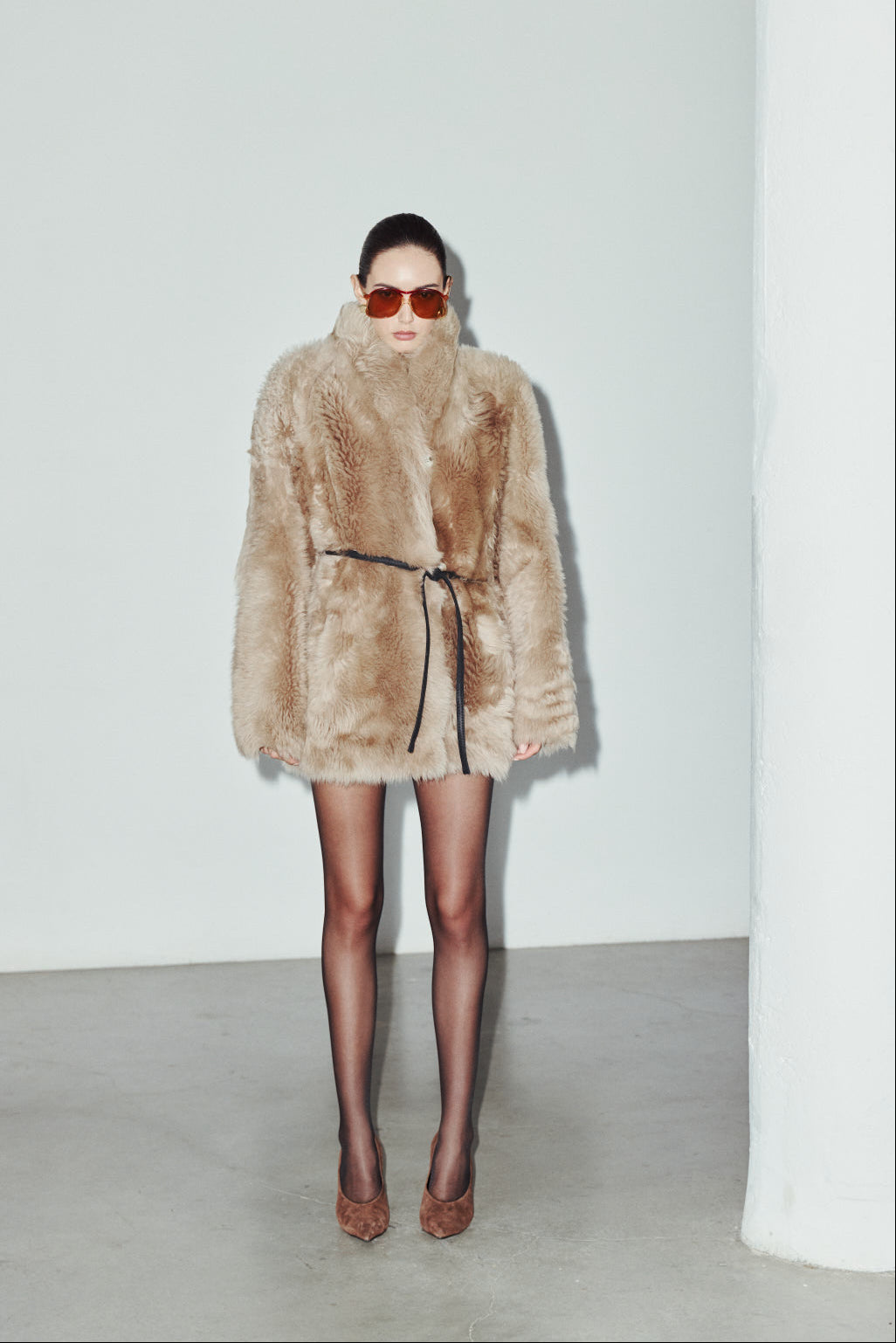 GLO delivers an elevated après-ski luxury feel, perfect for navigating cold-weather destinations and metropolitan winters alike. This dual-texture coat showcases an exquisite oxen-toned nappa exterior that fully reverses to reveal a plush toscana wool teddy interior. The thoughtful, fully reversible engineering provides maximum flexibility across changing seasonal climates, offering a regular fit when worn skin-out, or a relaxed, effortless silhouette when worn wool-out.