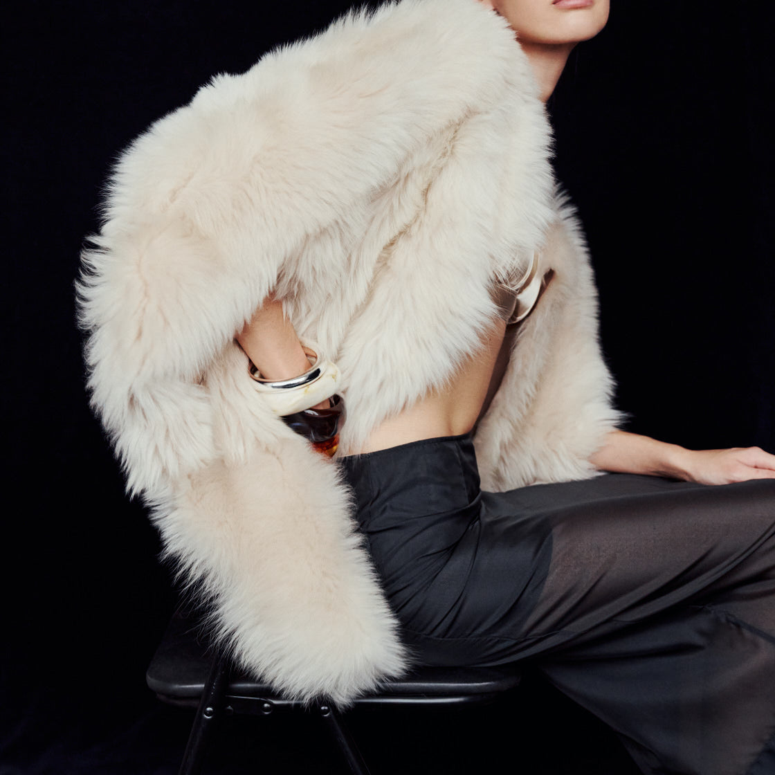 The ROTHEN Cocoon Vest is a modern oversized silhouette crafted in luxurious toscana wool. Designed with a generous drop shoulder and a relaxed, fluid drape, it delivers effortless volume and architectural style. A collarless neckline and discrete button closure give it a clean, minimalist finish, while a fully reversible design shifts from a suede side to a plush toscana teddy side for versatile styling. Providing ultimate natural insulation, ROTHEN is the ultimate statement piece for elevated cold-weather