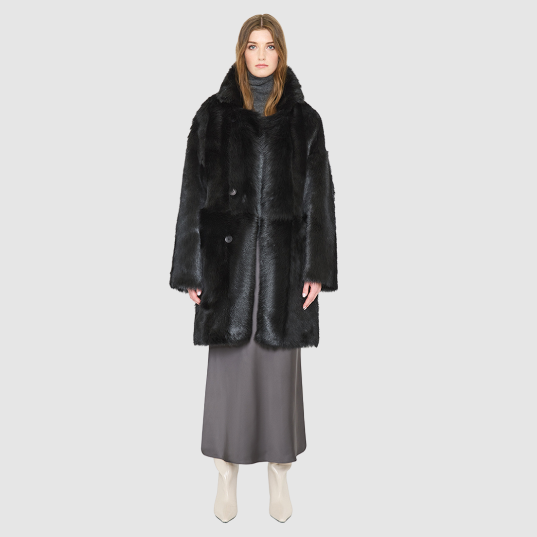 AUGUST is a heritage-inspired reversible medium-length coat crafted with a suede and toscana shearling combination. Designed for a relaxed silhouette with drop shoulders, an exaggerated notched collar with plush trim, and a straight fit, AUGUST combines modern edge with timeless texture. Functional slash pockets on the wool side, clean welt pockets on the nappa side, and a front button closure make this coat as practical as it is versatile, perfect for après-ski layering or elevated city styling.