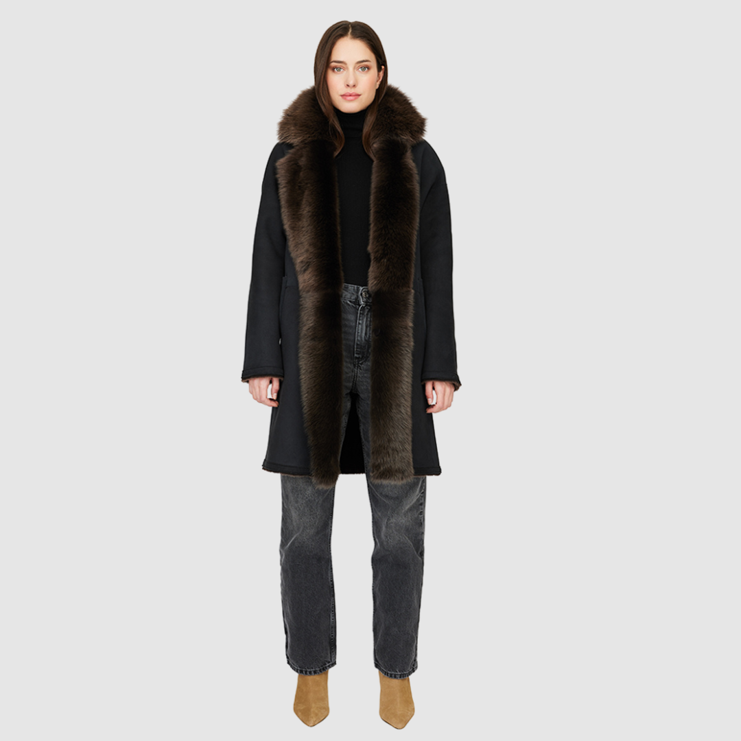 The August Carbon Reversible Shearling Jacket is a versatile outerwear staple that blends refined tailoring with modern ease. Crafted in supple suede leather, it reverses to an toscana wool teddy for a completely different look and feel. Designed with a slightly dropped shoulder and a loose, relaxed silhouette, it’s finished with a double-breasted button closure for a polished yet effortless finish.