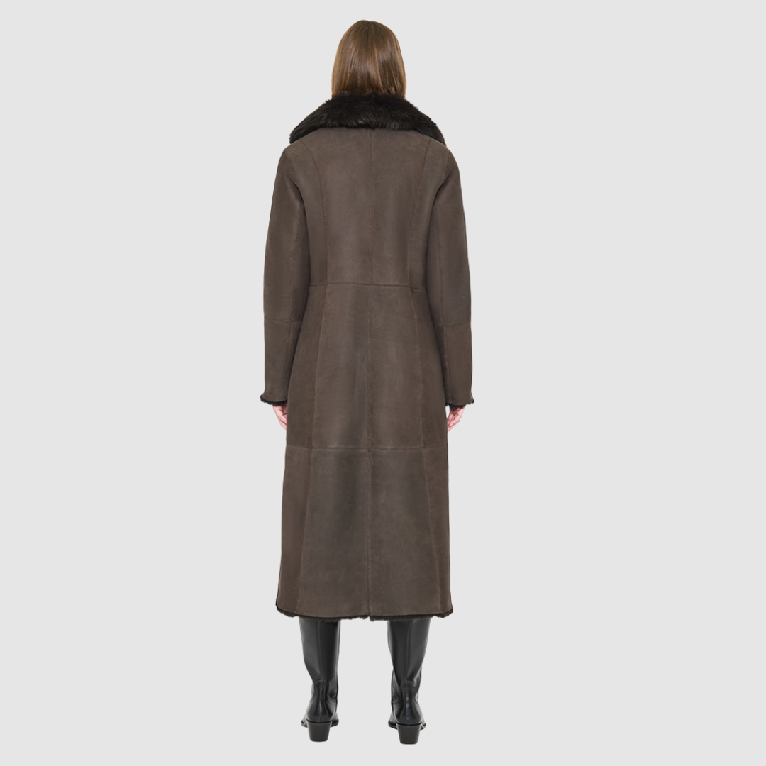 The MAEVE Coat is a heritage-inspired reversible outerwear piece crafted in chocolate&nbsp;suede and Toscana rasado teddy. Designed to flip seamlessly from plush wool-out to sleek suede skin-out, it offers versatile styling for both everyday wear and après-ski sophistication. A drop shoulder provides ease of movement, while the fit adapts—regular when worn wool-out and semi-fitted when worn skin-out. An oversized Toscana wool notch collar and slash pockets on the teddy side