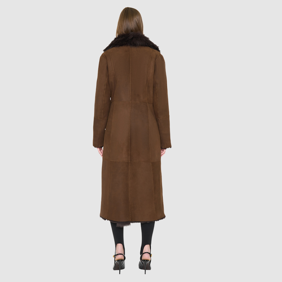 The MAEVE Coat is a heritage-inspired reversible outerwear piece crafted in havanna suede and Toscana rasado teddy. Designed to flip seamlessly from plush wool-out to sleek suede skin-out, it offers versatile styling for both everyday wear and après-ski sophistication. A drop shoulder provides ease of movement, while the fit adapts—regular when worn wool-out and semi-fitted when worn skin-out. An oversized Toscana wool notch collar, slash pockets on the teddy side, and single welt pockets on the suede side