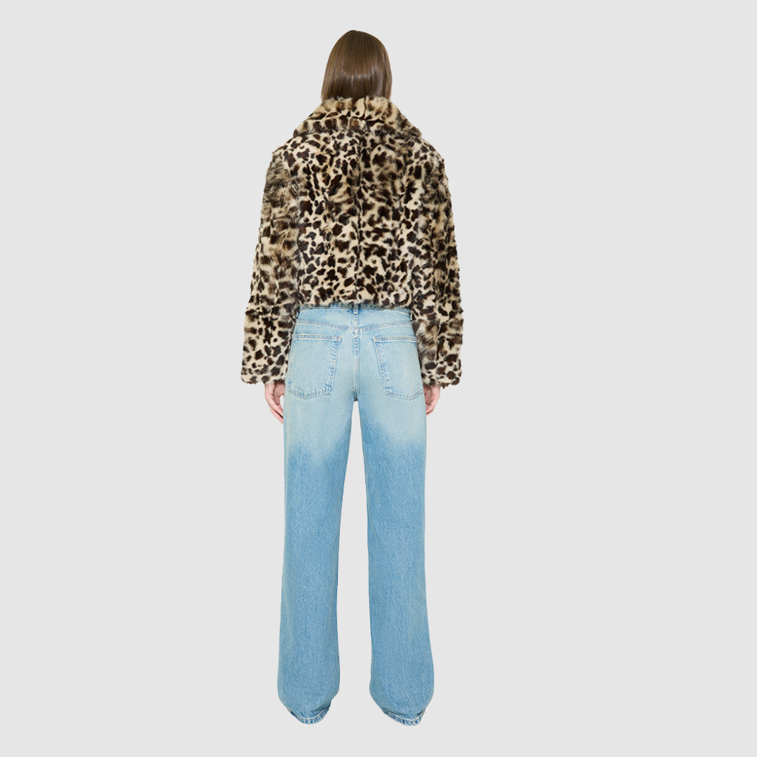 The NIKKI teddy Jacket is a modern cropped silhouette crafted in luxurious toscana wool. Designed with a drop shoulder and a relaxed fit through the shoulders, arms, and body, it delivers effortless volume and an easy, natural drape. An oversized toscana notch collar and single-breasted button closure give it a clean, minimalist finish, while slash side pockets add everyday functionality. Fully lined for comfort, NIKKI is the ultimate statement jacket for sophisticated cold-weather layering.
