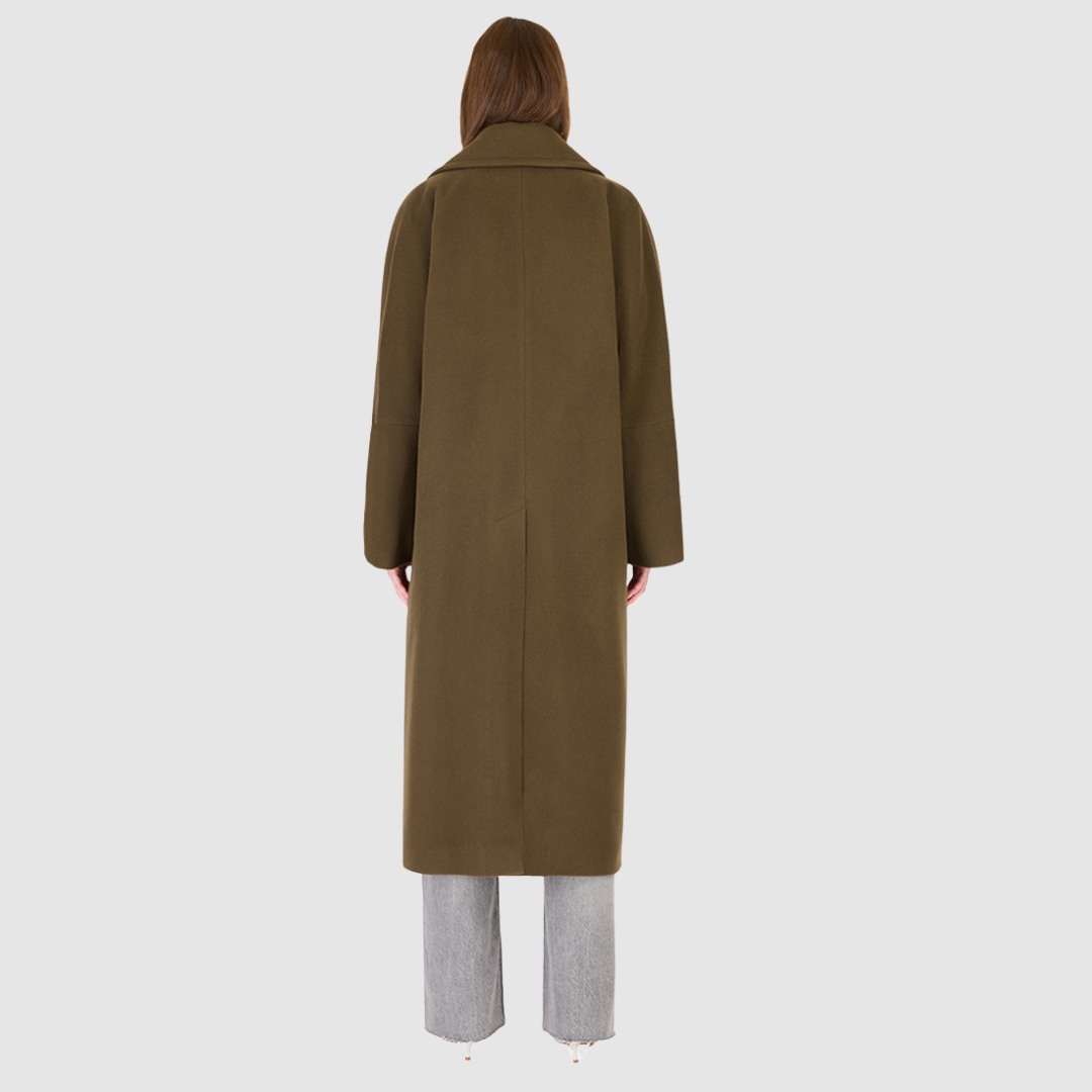 The HARPER Coat is a luxury oversized wool coat crafted from a premium Italian wool-cashmere blend in a rich  tone. Designed with a double-breasted front, drop shoulders, and an oversized fit through the shoulders, arms, and torso, it delivers both comfort and modern edge. A large notch collar and back vent add tailored refinement, while single welt pockets provide everyday functionality. HARPER is the ultimate women’s statement wool coat that blends timeless tailoring with contemporary proportions.