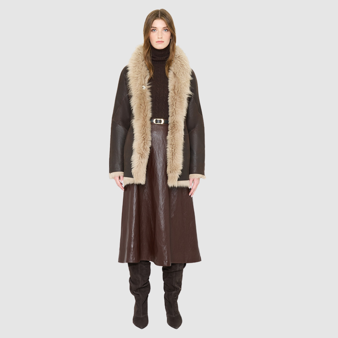 The HiSO GLO Jacket is a heritage-inspired mid-length shearling coat, masterfully crafted from premium semi curly toscana shearling for unparalleled texture and depth. Its regular shoulder and relaxed mid-length silhouette create an elegant, contemporary fit, while the dramatic, shawl collar frames the face with plush, long-haired wool. Designed with a versatile, reversible construction, this statement coat provides two distinctive looks in one