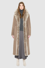 The MAEVE Coat is a heritage-inspired reversible outerwear piece crafted in Taupe Brisa semi-suede and Toscana rasado teddy. Designed to flip seamlessly from plush wool-out to sleek suede skin-out, it offers versatile styling for both everyday wear and après-ski sophistication. A drop shoulder provides ease of movement, while the fit adapts—regular when worn wool-out and semi-fitted when worn skin-out. 