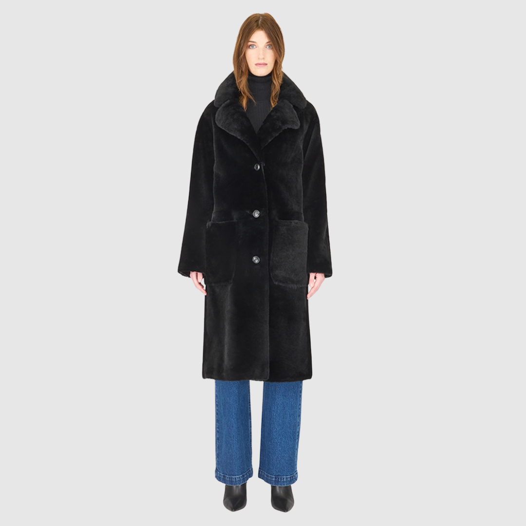 This timeless HiSO Prado Jet Iron Wool Coat features vintage-inspired design elements such as a notch collar, relaxed dropped shoulder, and a tie belt at the waist. It also boasts practicality with large side patch pockets and a front button closure.