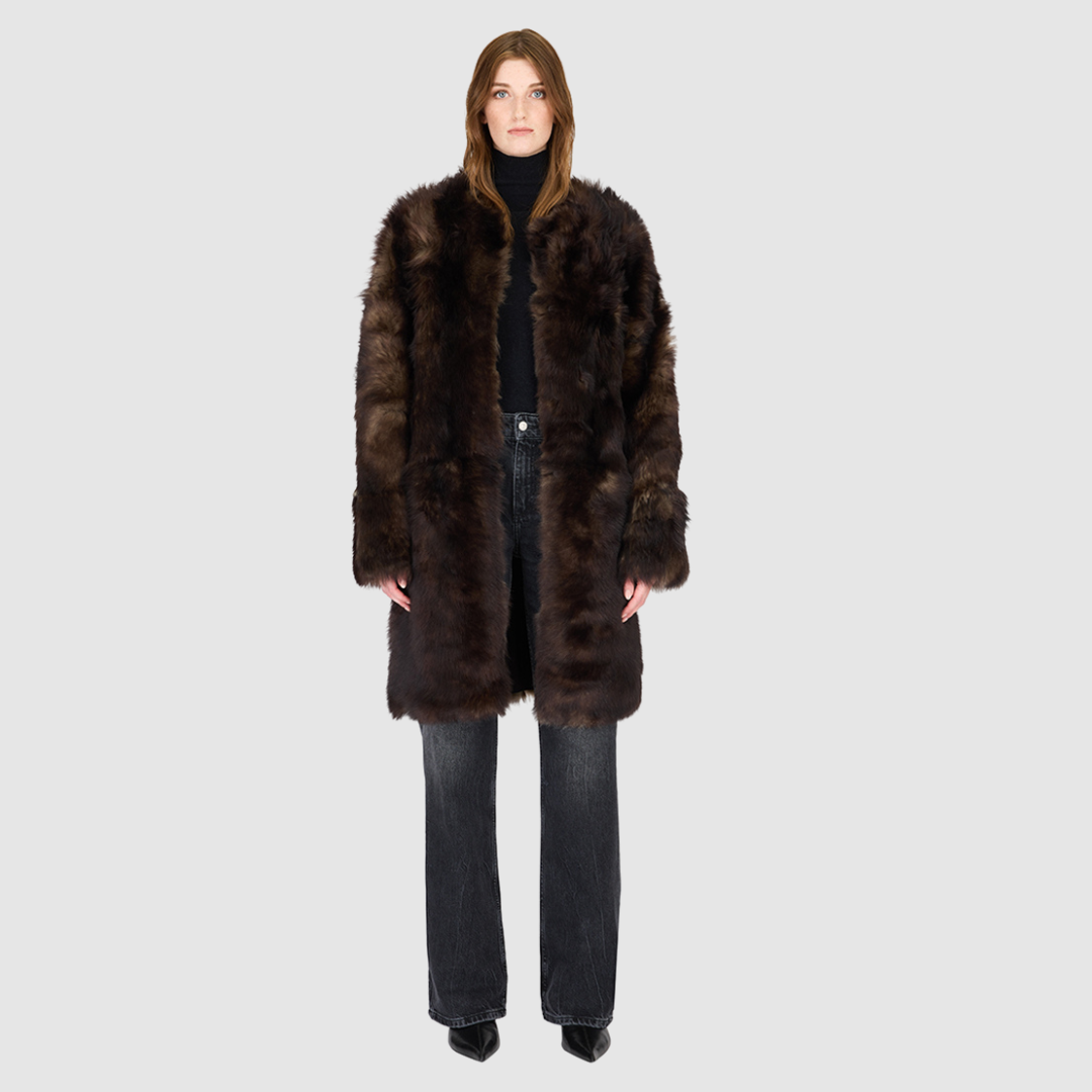 The ALLORA Jacket is a luxury reversible shearling teddy crafted in wolf Toscana for a rich and modern finish. Designed as a collarless oversized silhouette, it effortlessly flips from plush wool-out shearling to a sleek nappa skin-out jacket, offering two looks in one. With its generous fit through the shoulders, arms, and torso, ALLORA balances comfort and style. Functional slash side pockets on both sides and a front snap closure complete this elevated women’s reversible shearling jacket.