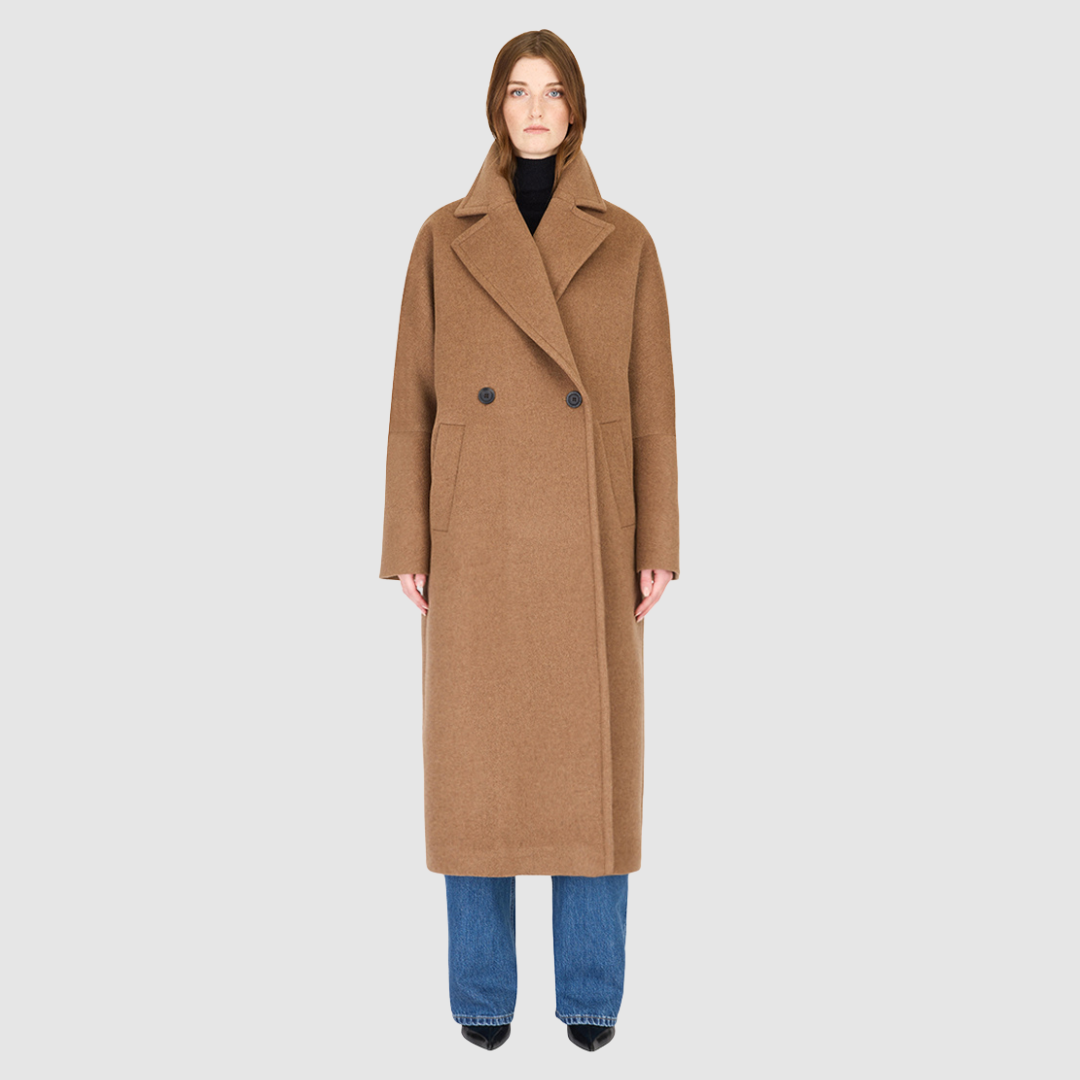 The HARPER Coat is a luxury oversized wool coat crafted from a premium Italian wool-cashmere blend in a rich came tone. Designed with a double-breasted front, drop shoulders, and an oversized fit through the shoulders, arms, and torso, it delivers both comfort and modern edge. A large notch collar and back vent add tailored refinement, while single welt pockets provide everyday functionality. HARPER is the ultimate women’s statement wool coat that blends timeless tailoring with contemporary proportions.