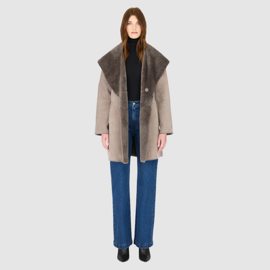 The BAYLIE Reversible Shearling Jacket is a statement in modern versatility and effortless luxury. Crafted in fog suede that reverses to plush ironed wool, it offers two distinct looks in one oversized silhouette. An oversized hood that converts to a dramatic shawl collar adds functional elegance, while raw-edge finishing underscores its contemporary appeal. Designed with drop shoulders and pull-through pockets, BAYLIE moves seamlessly between heritage inspiration and après-ski sophistication.