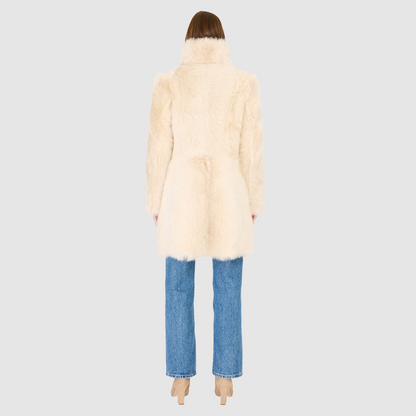 The CLOUD Jacket is a cozy, elevated outerwear essential crafted in Parchment Toscana wool-out mouton teddy. Designed with a regular shoulder and fitted torso, it provides a flattering silhouette while maintaining comfort across the shoulders. Functional slash side pockets and interior zip pockets keep essentials secure, while a front snap closure completes the clean, versatile design. CLOUD blends plush texture with modern tailoring for effortless cold weather style.