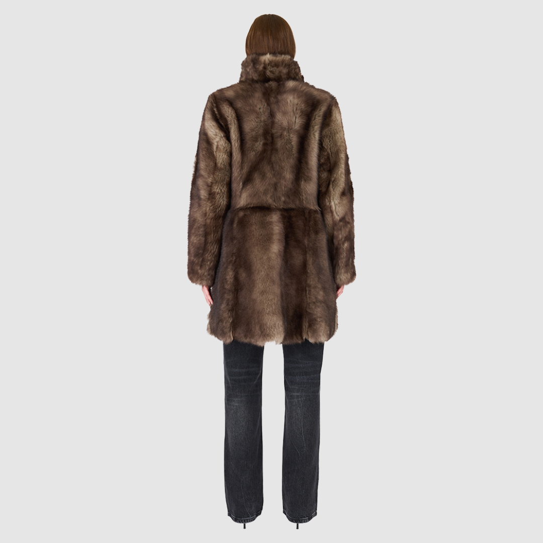 The CLOUD Jacket is a cozy, elevated outerwear essential crafted in Taupe Badger Toscana wool-out mouton teddy. Designed with a regular shoulder and fitted torso, it provides a flattering silhouette while maintaining comfort across the shoulders. Functional slash side pockets and interior zip pockets keep essentials secure, while a front snap closure completes the clean, versatile design. CLOUD blends plush texture with modern tailoring for effortless cold weather style.