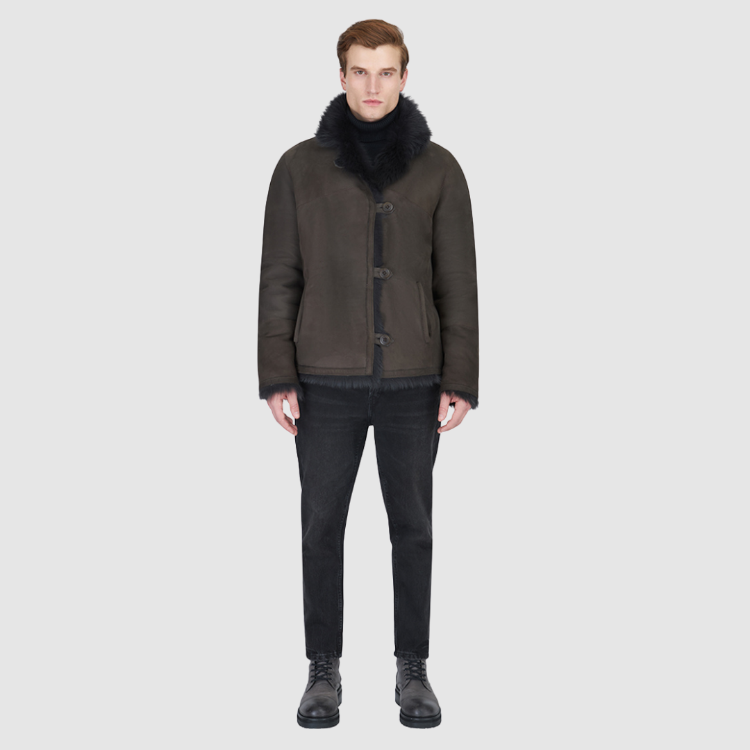 The Jedi Cappuccino Reversible Jacket is a modern statement piece, designed with the duality of rugged suede and luxurious Toscana shearling. Reversible for versatile styling, it transitions seamlessly between a sleek suede exterior and a plush Toscana teddy finish. A relaxed shoulder and spread collar offer a timeless silhouette, while slash side pockets and a front button closure balance practicality with understated refinement. A bold yet versatile layer, Jedi is built for elevated cold-weather dressing.