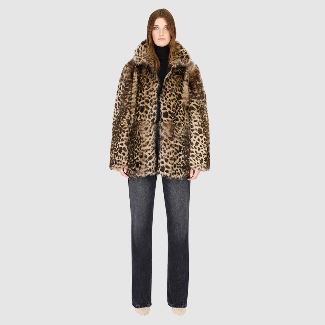 The MILKY WAY Jacket is a versatile statement piece crafted in leopord&nbsp;shearling, designed as a reversible teddy that flips to a nappa skin-out jacket. It offers a relaxed fit when worn wool-out and a regular fit when worn skin-out. A spread collar adds structure, while slash side pockets on the teddy side and patch side pockets on the nappa side provide functionality. Finished with a front button closure, MILKY WAY combines plush texture with sleek nappa styling for modern cold-weather versatility