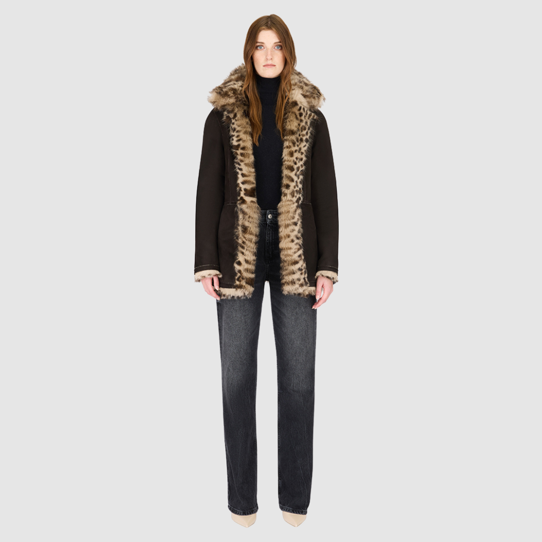 The MILKY WAY Jacket is a versatile statement piece crafted in leopord&nbsp;shearling, designed as a reversible teddy that flips to a nappa skin-out jacket. It offers a relaxed fit when worn wool-out and a regular fit when worn skin-out. A spread collar adds structure, while slash side pockets on the teddy side and patch side pockets on the nappa side provide functionality. Finished with a front button closure, MILKY WAY combines plush texture with sleek nappa styling for modern cold-weather versatility
