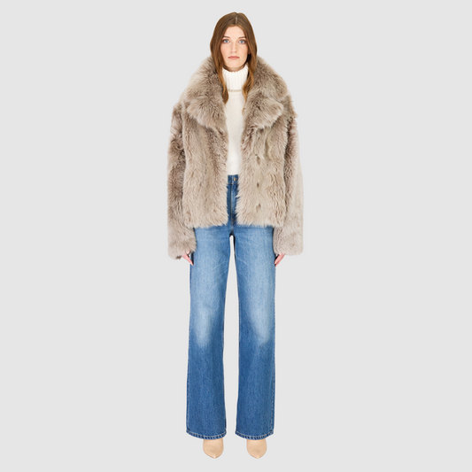 The TOSKA Jacket is a versatile statement piece crafted in Taupe Brisa suede and Toscana shearling. This reversible oversized cropped teddy allows you to switch between a plush teddy texture and a sleek suede finish for two distinct looks. Designed with a drop-shoulder silhouette and relaxed fit through the shoulders, arms, and body, it combines comfort with elevated style. The oversized Toscana notch collar and functional side pockets complete this luxurious, cold-weather essential.