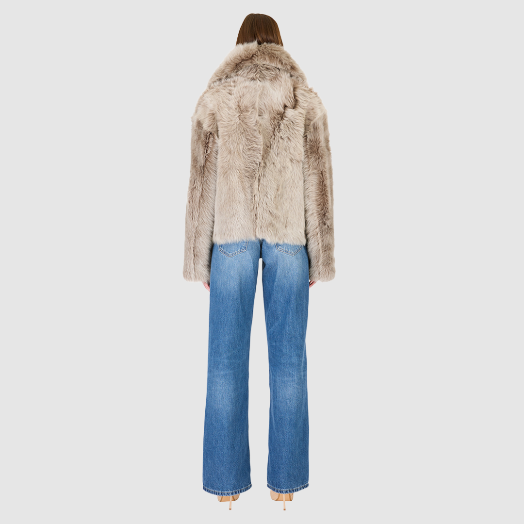 The TOSKA Jacket is a versatile statement piece crafted in Taupe Brisa suede and Toscana shearling. This reversible oversized cropped teddy allows you to switch between a plush teddy texture and a sleek suede finish for two distinct looks. Designed with a drop-shoulder silhouette and relaxed fit through the shoulders, arms, and body, it combines comfort with elevated style. The oversized Toscana notch collar and functional side pockets complete this luxurious, cold-weather essential.