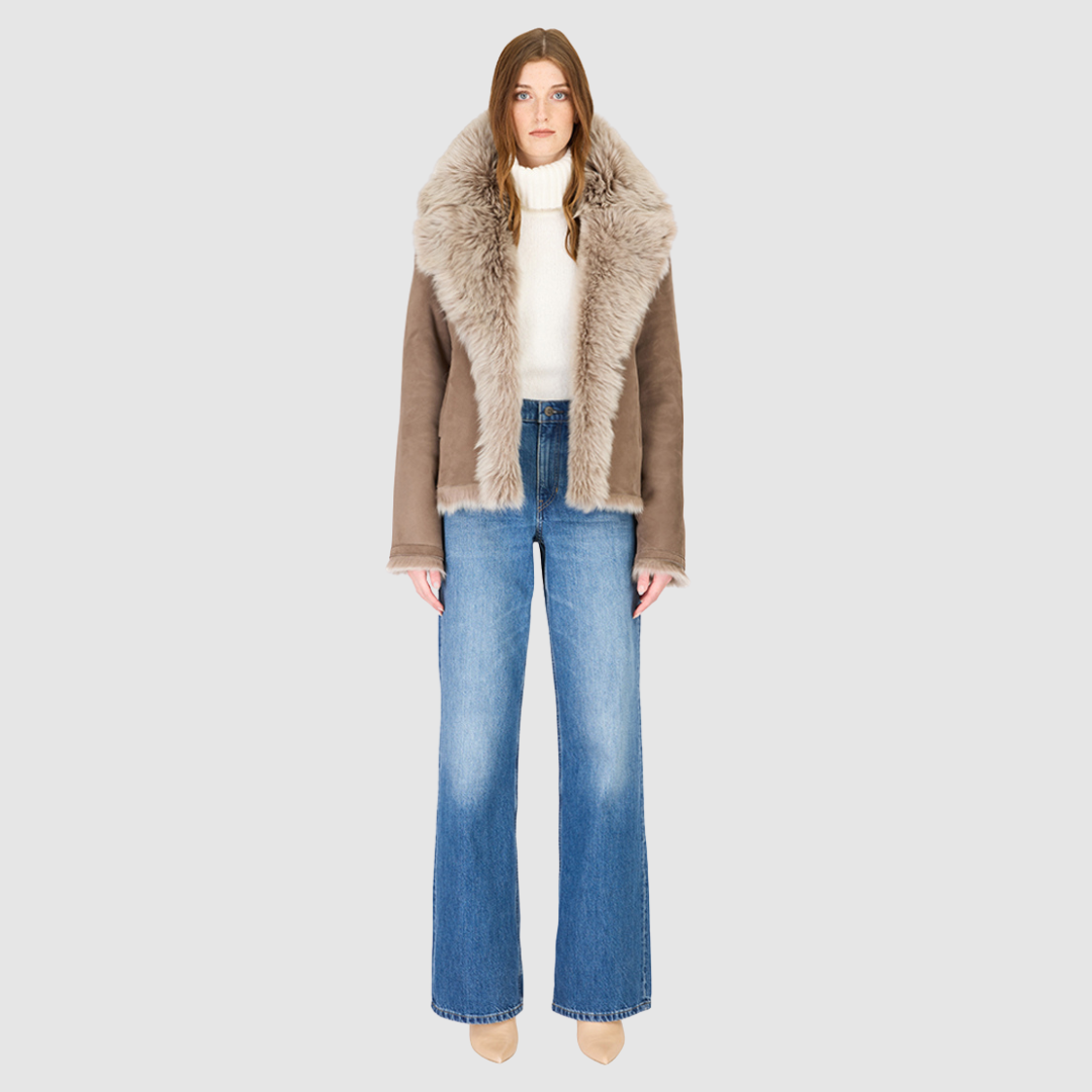 The TOSKA Jacket is a versatile statement piece crafted in Taupe Brisa suede and Toscana shearling. This reversible oversized cropped teddy allows you to switch between a plush teddy texture and a sleek suede finish for two distinct looks. Designed with a drop-shoulder silhouette and relaxed fit through the shoulders, arms, and body, it combines comfort with elevated style. The oversized Toscana notch collar and functional side pockets complete this luxurious, cold-weather essential.