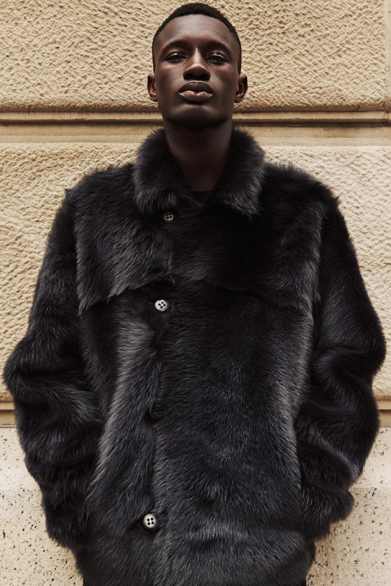 This stylish men's jacket is a luxurious piece of outerwear crafted from Toscana shearling. This fashionable coat features a classic, hip-length silhouette, a secure button closure, and practical slash pockets. The soft and warm shearling provides exceptional comfort and style. This shearling jacket is a must-have outerwear option for a sophisticated look.
