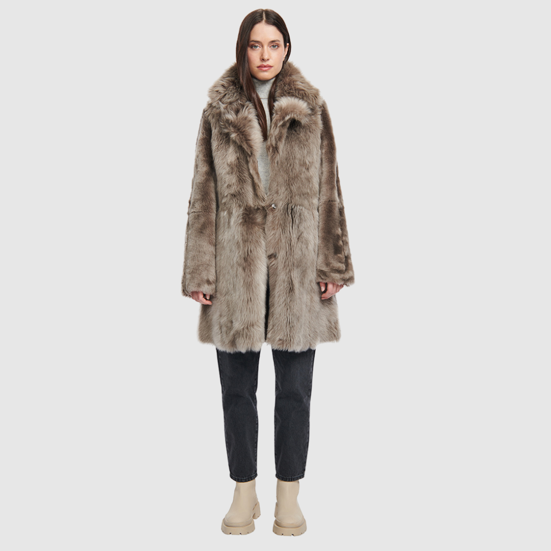 Reversible suede semi fitted parka with raw edge hems. Reverses to toscana teddy. Front snap closure. 