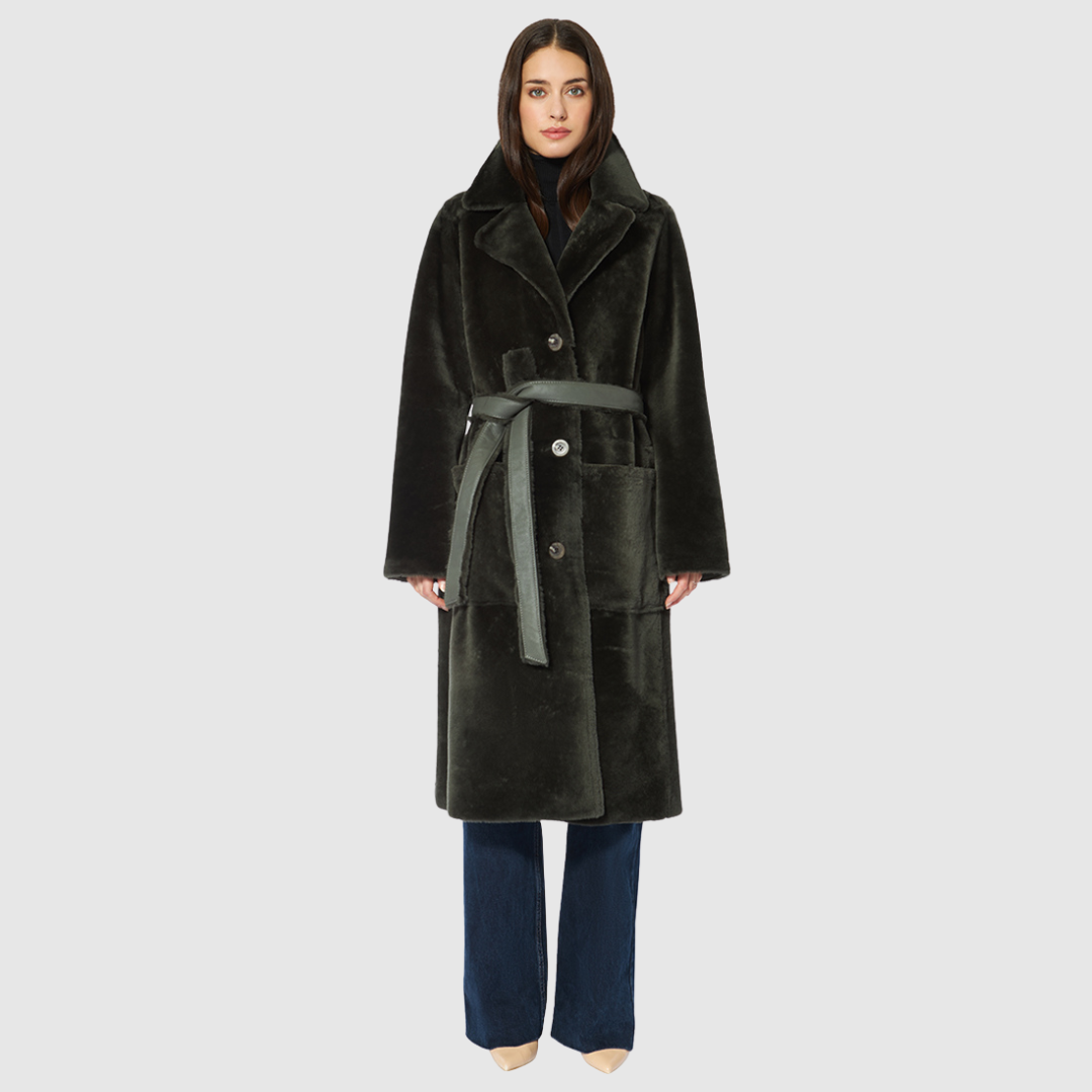 This reversible HiSO Zira Khaki Shearling Coat features an ironed wool design with a vintage-inspired look. Its notch collar provides a classic touch, while the dropped shoulder and tie belt at the waist add a relaxed yet elegant feel. The coat also includes 3 buttons for closure and zip pockets on the nappa side, with patch pockets on the teddy side.